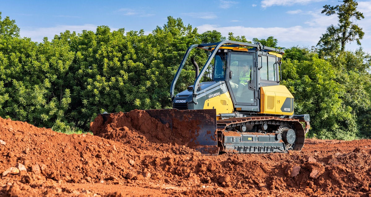 With the HD130 type from Hyundai Construction Equipment Americas Inc., Hyundai expands its recorded tractor range.