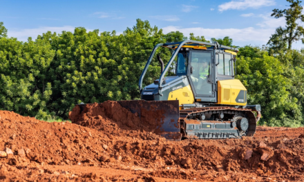 With the HD130 type from Hyundai Construction Equipment Americas Inc., Hyundai expands its recorded tractor range.