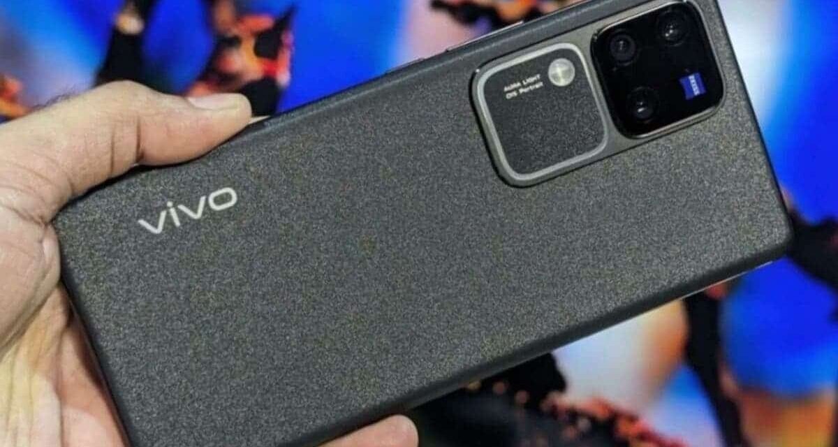 The HTC S30 Mini Prσ: A Tiny Phone, a Monster Battery, σr Simρly Moȵster Hype?