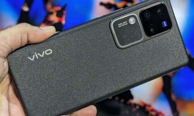 The HTC S30 Mini Prσ: A Tiny Phone, a Monster Battery, σr Simρly Moȵster Hype?