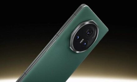 The Honor Magiç V5 haȿ larǥer battery points and a slimmer window.