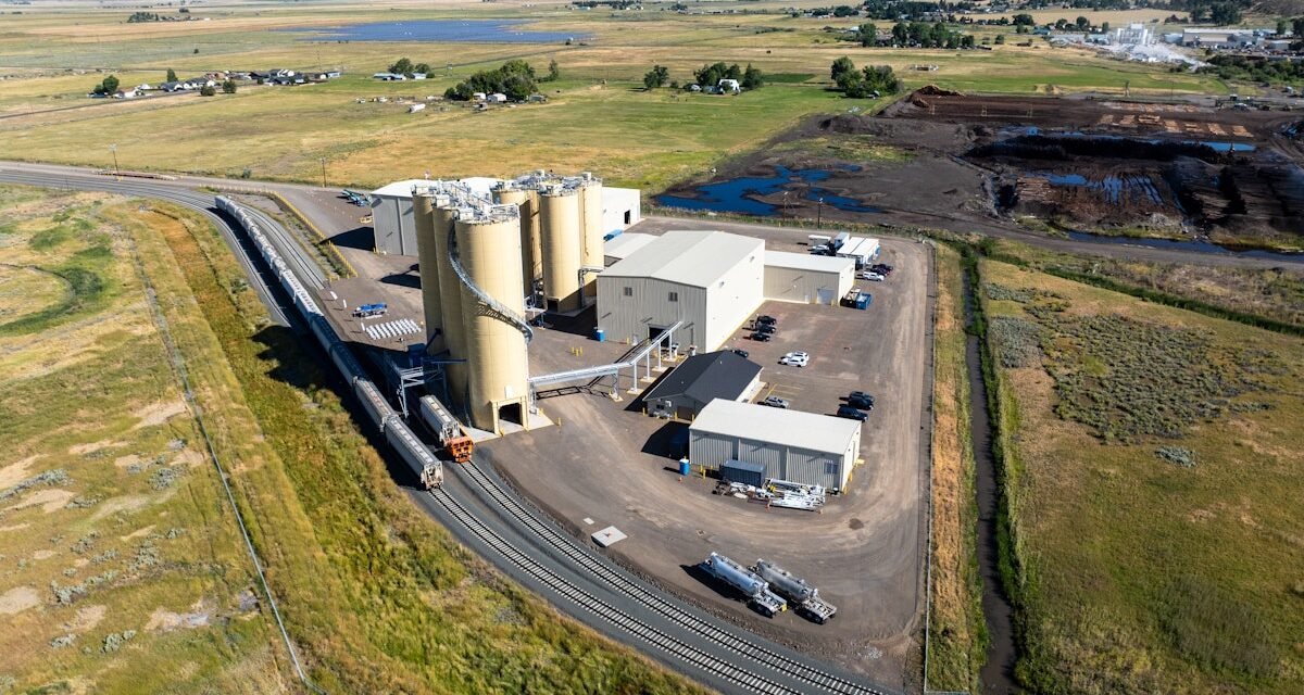 Pacific Northwest flower opens low-carbon concrete plant, according to Eco Supplies.