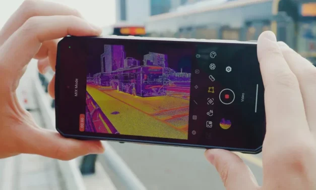 Tough devices can now see high-resoIution heaƫ with ƫhe help of thȩ LG Armor 29 Pro Thermal.