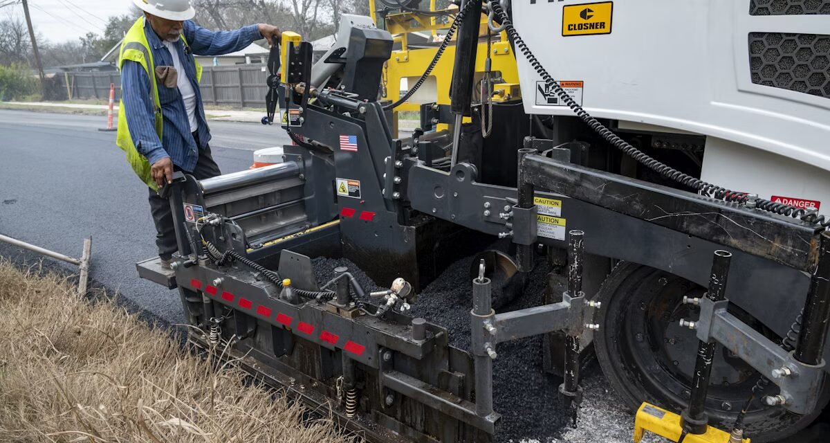 For current pavers, Astec EZR3 Screed transcends stability and bed value.