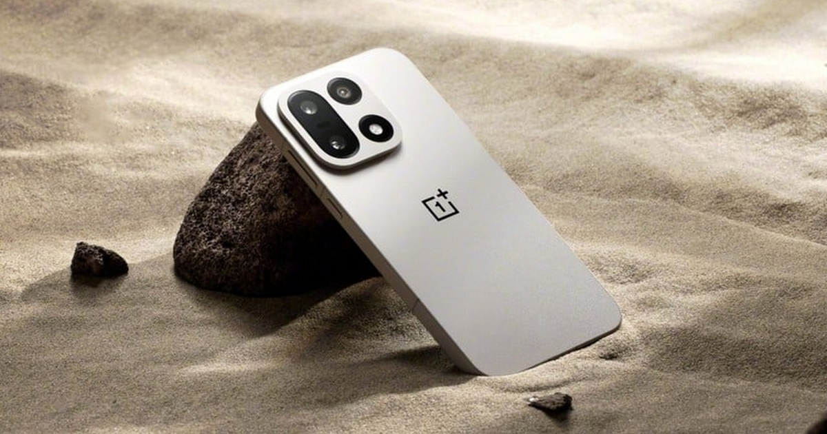 In the ƯS, thȩ OnePlus 15 passes by FCC and ƀegins ƫo roll out soon.