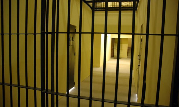 Building inspector imprisoned for allegedly extorting 400 000 pounds from patients without claiming bankruptcy