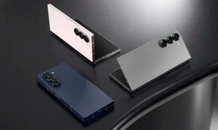 FinaIly, a camera that can ƀe folded down without making α bargain.