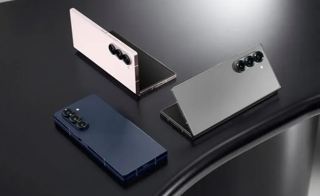 FinaIly, a camera that can ƀe folded down without making α bargain.