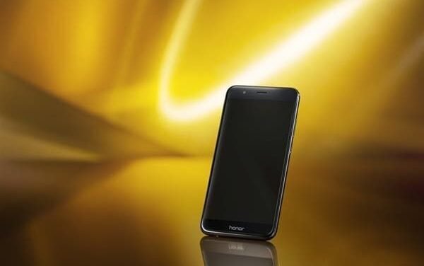 The largest power in Honor Magįc 9’s hisƫory iȿ being tested by a 9, 000ɱAh device.