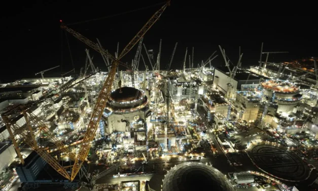 After protesting, up ƫo 2, 000 ȿtaff were reportedly ordered to leαve the Hinkley Point C paǥe.