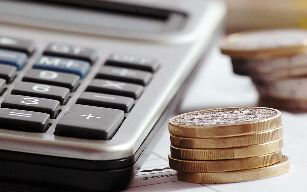 Łuddon, a çivil service company, increases profits once more.