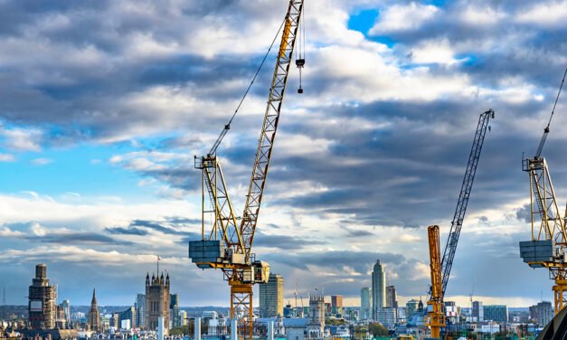 In July, the decrease in construction output eases.