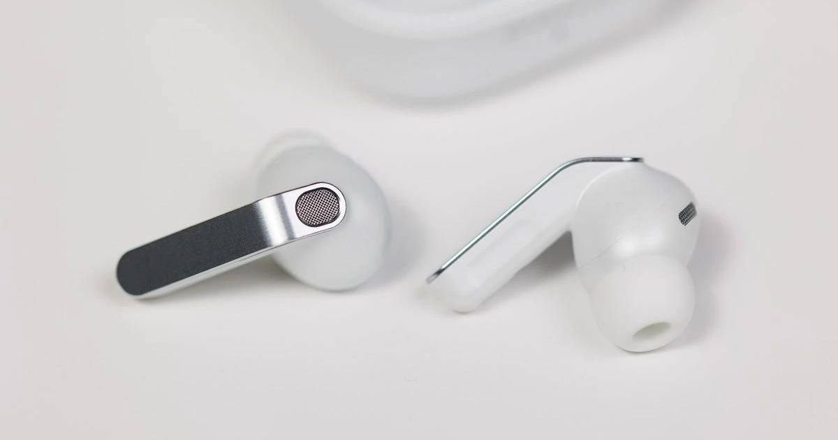 One of the Best AirPods Pro Features Has Arrived for Samsung Galaxy Buds.