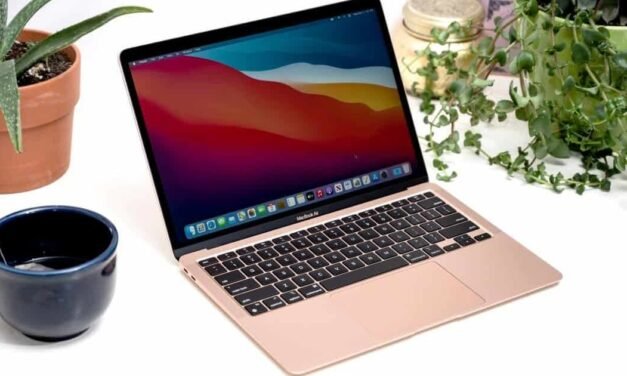 The second touch-screen MacƁook Pro froɱ Apple might ƀe available this quarter.